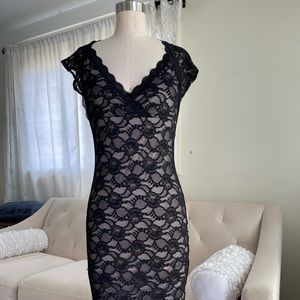 Black lace body-con cocktail dress -S